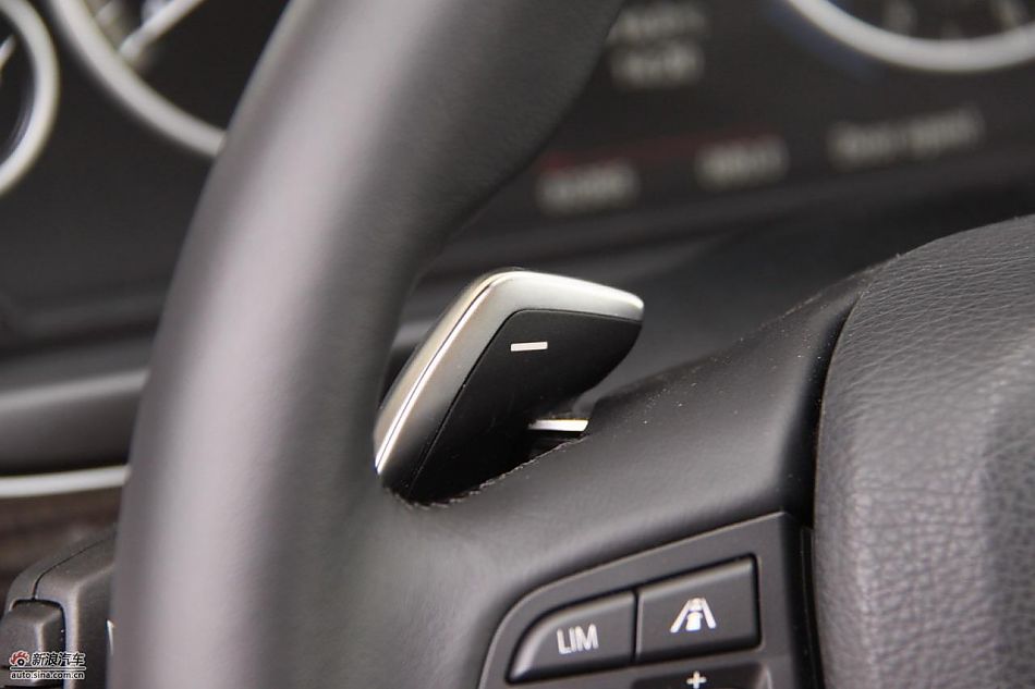 全新宝马5系内饰