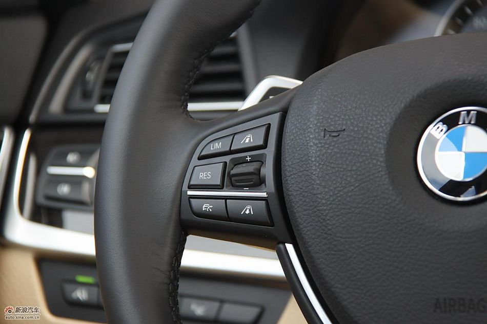 全新宝马5系内饰