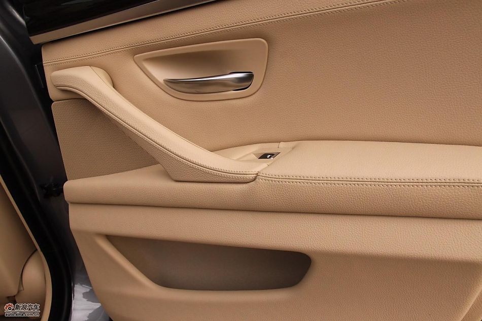 全新宝马5系内饰