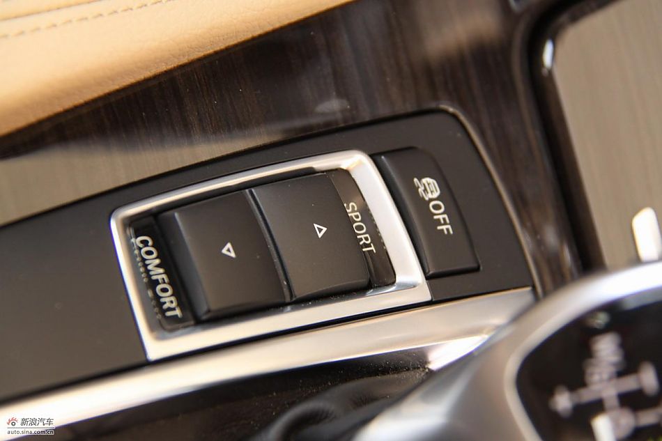 全新宝马5系内饰