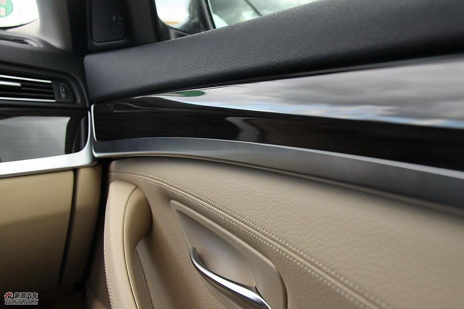 全新宝马5系内饰