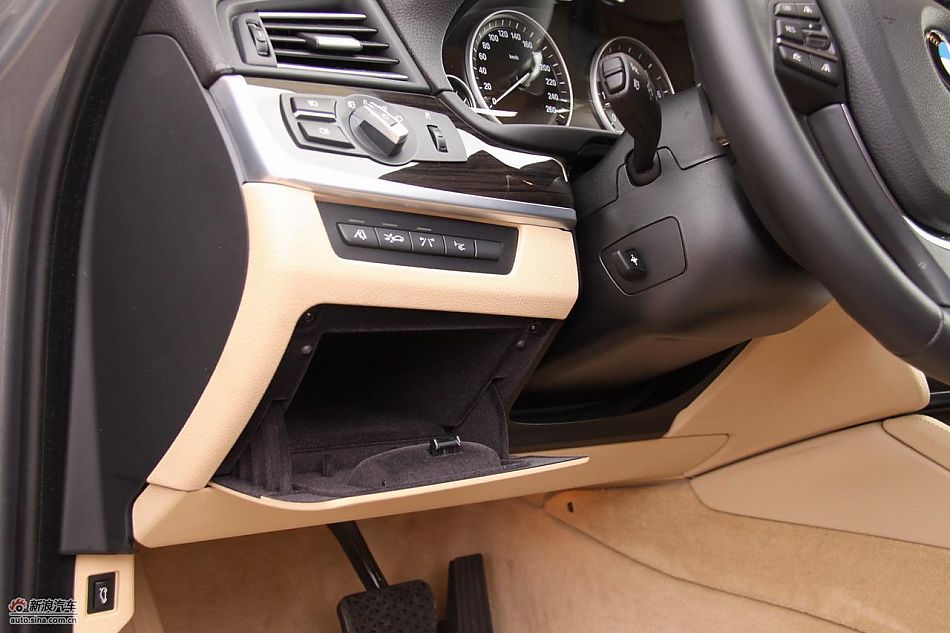 全新宝马5系内饰