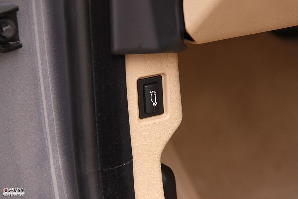 全新宝马5系内饰