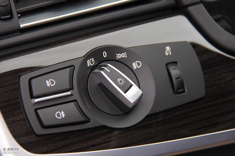 全新宝马5系内饰