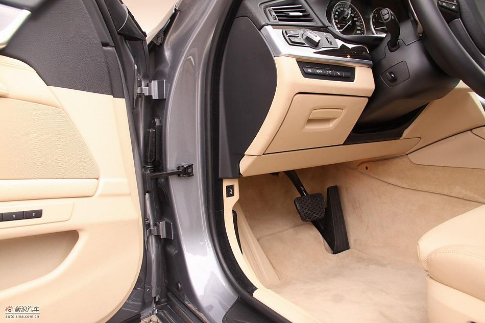 全新宝马5系内饰