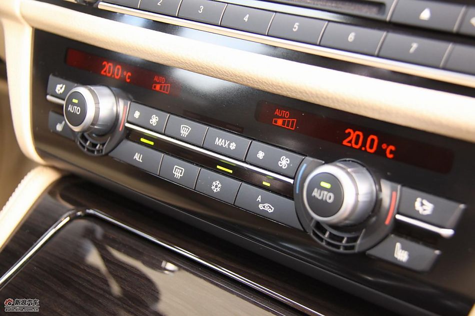 全新宝马5系内饰