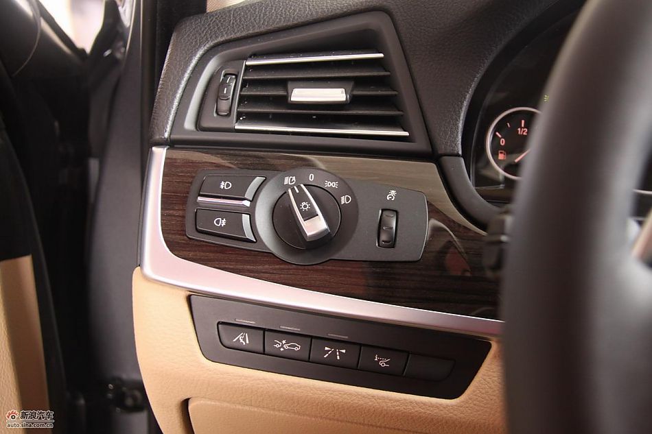 全新宝马5系内饰