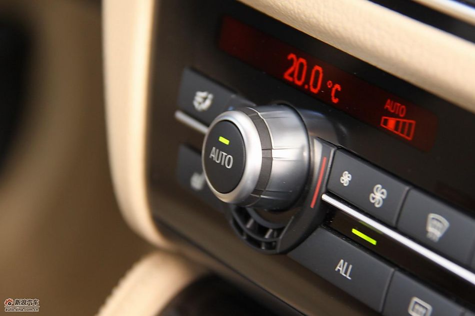 全新宝马5系内饰