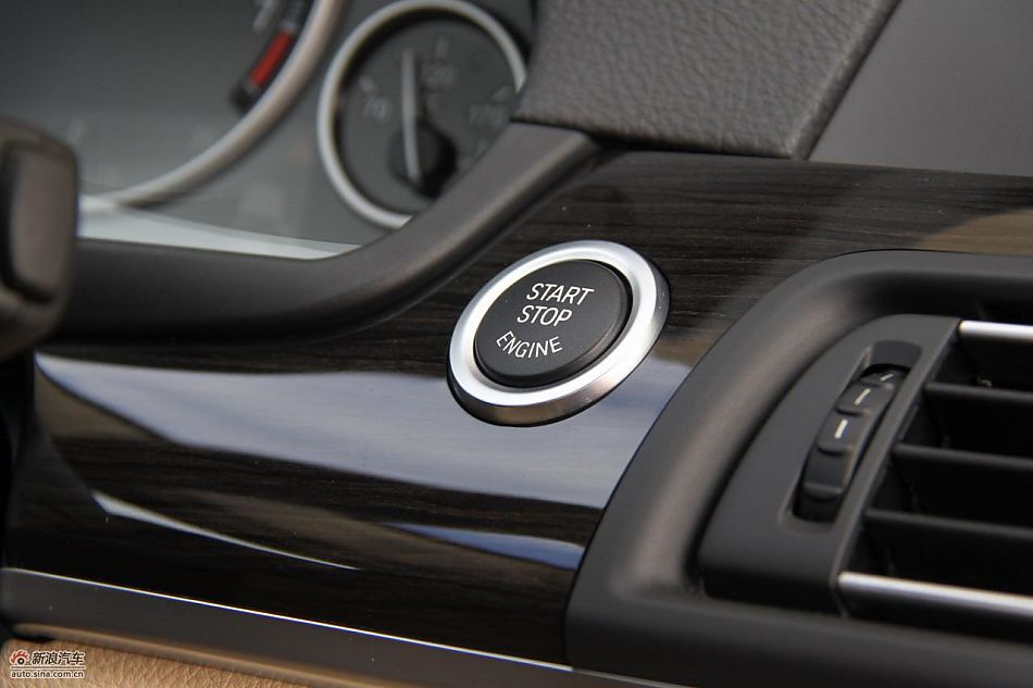 全新宝马5系内饰