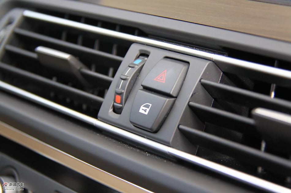 全新宝马5系内饰