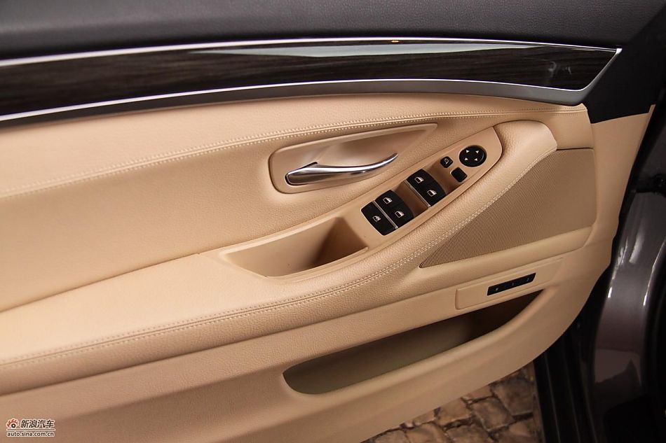 全新宝马5系内饰