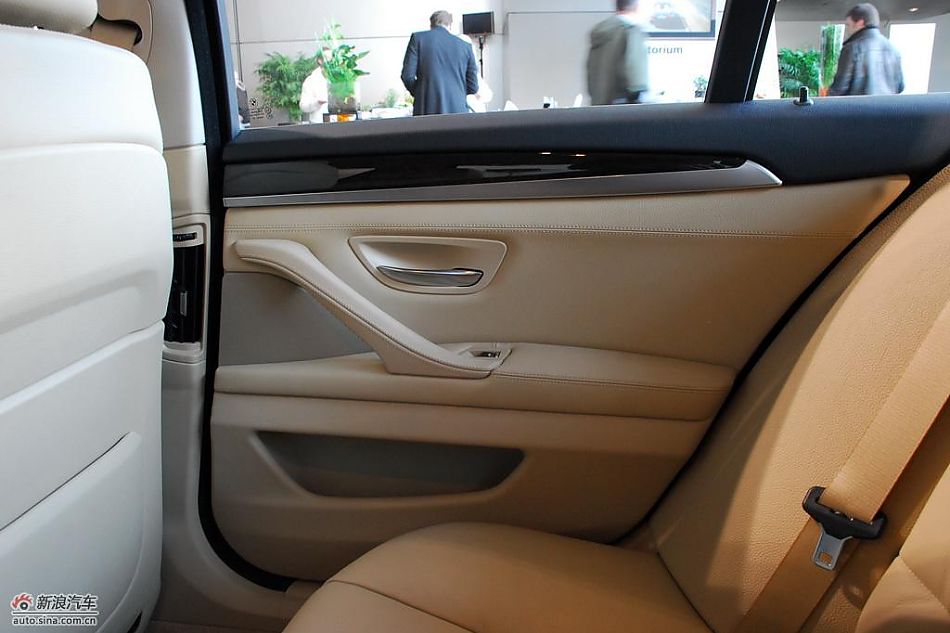 BMW宝马530d实拍图