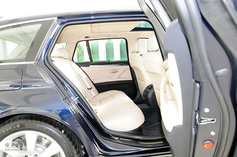 2012款宝马5系旅行轿车实拍