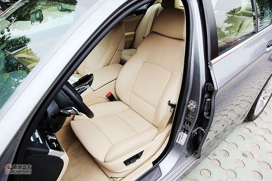 进口宝马535i领先运动型空间图片
