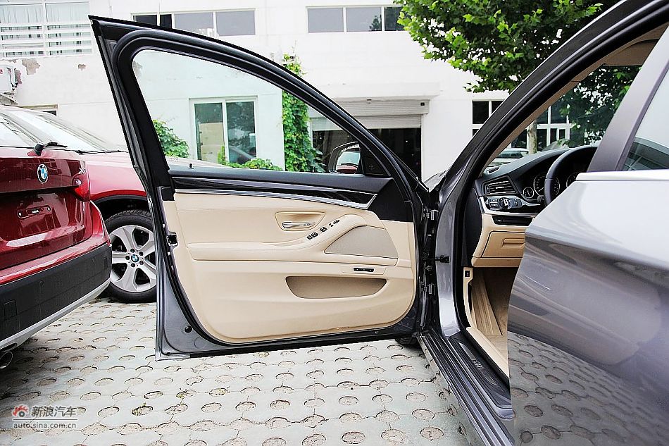 进口宝马535i领先运动型空间图片