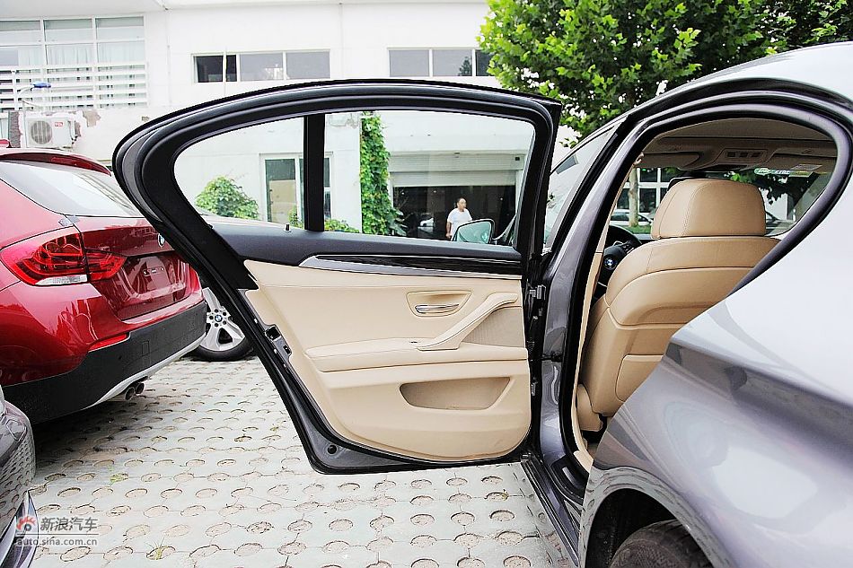 进口宝马535i领先运动型空间图片