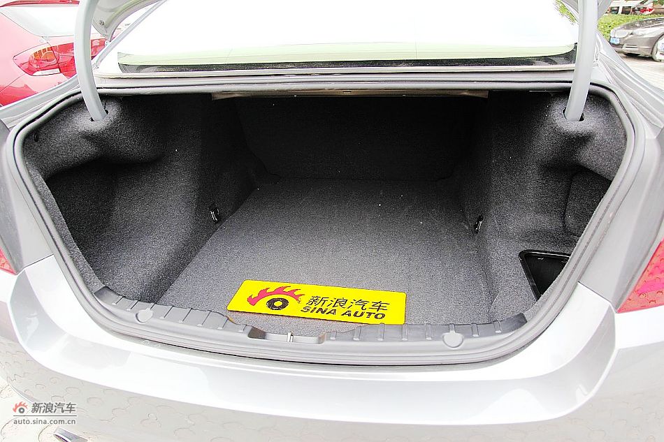 进口宝马535i领先运动型空间图片