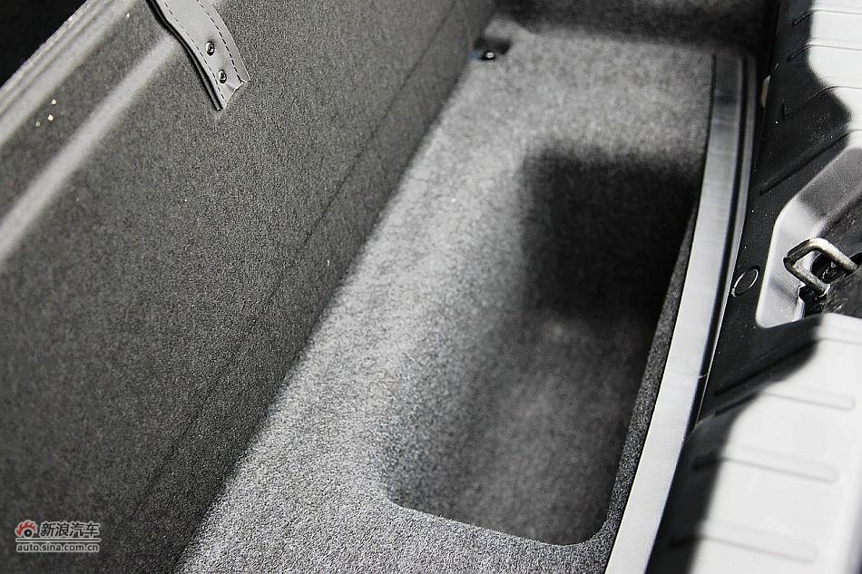 进口宝马535i领先运动型空间图片