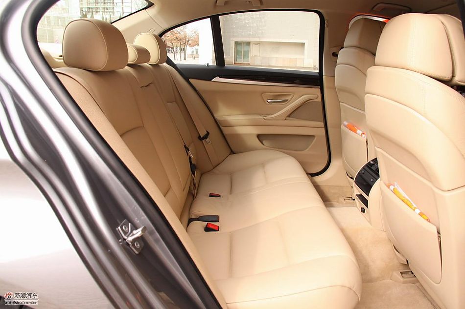 全新宝马5系内饰