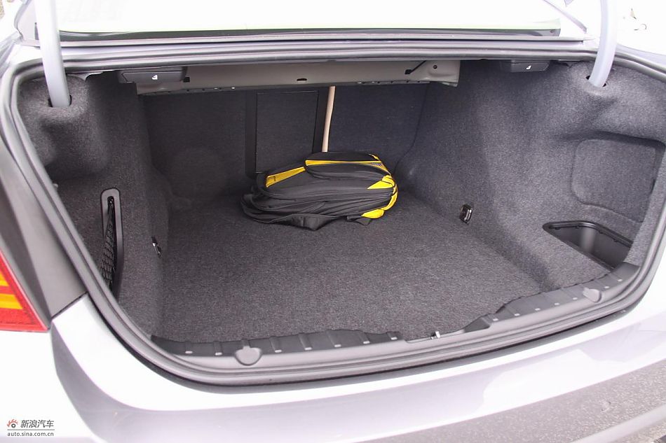 全新宝马5系内饰