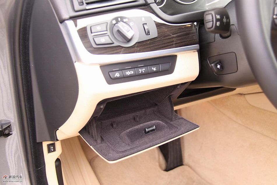 全新宝马5系内饰