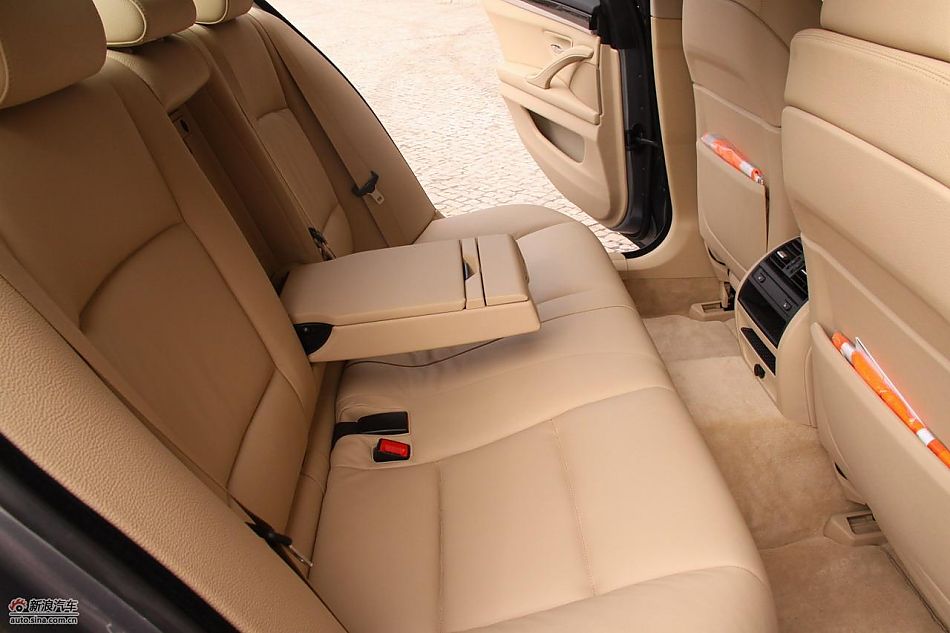 全新宝马5系内饰
