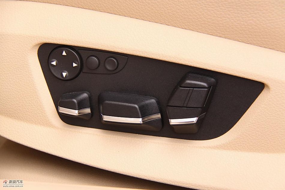 全新宝马5系内饰