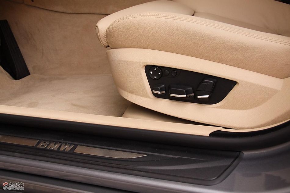 全新宝马5系内饰