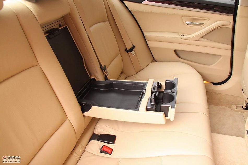 全新宝马5系内饰