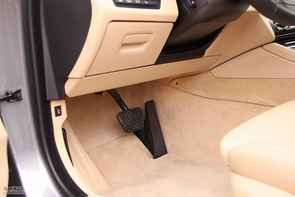 全新宝马5系内饰