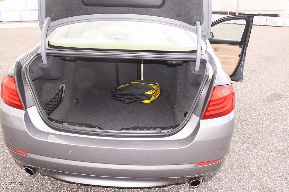 全新宝马5系内饰