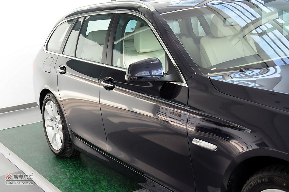 2012款宝马5系旅行轿车实拍