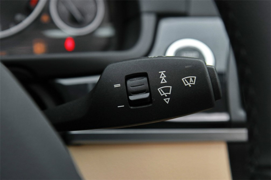 2013款 520i 2.0T AT 典雅型 内饰