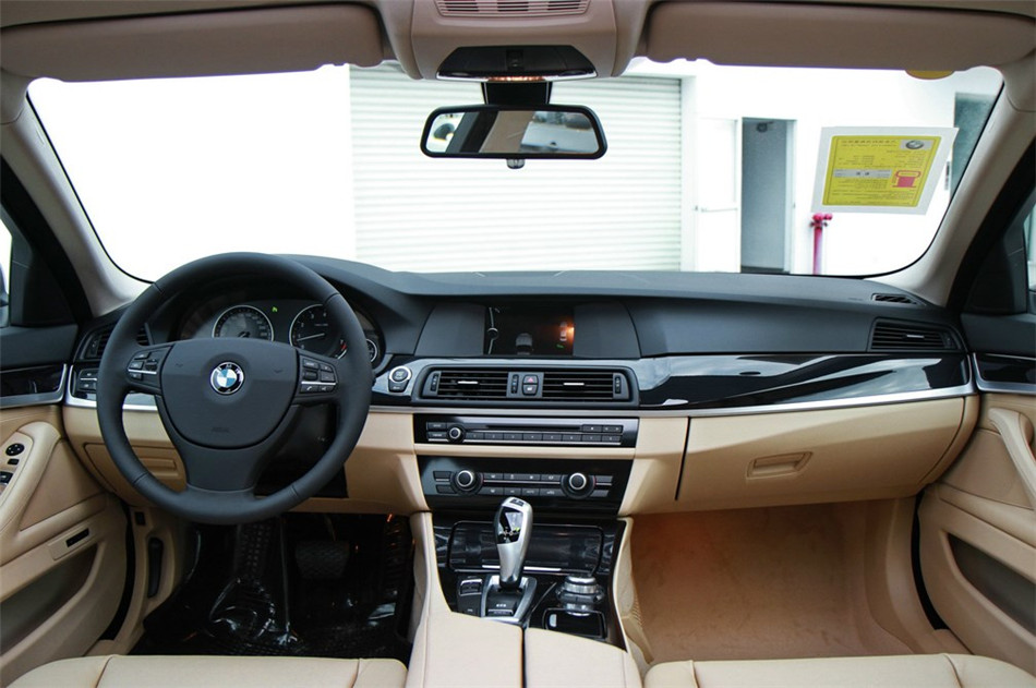2013款 520i 2.0T AT 典雅型 内饰