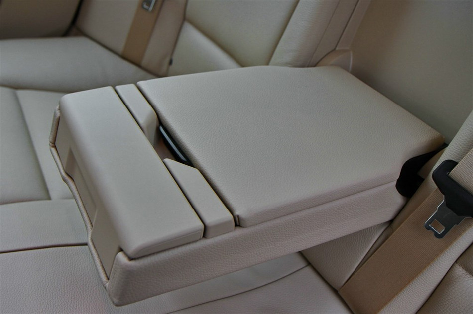 2013款 520i 2.0T AT 典雅型 座椅空间