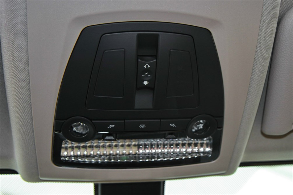 2013款 520i 2.0T AT 典雅型 座椅空间