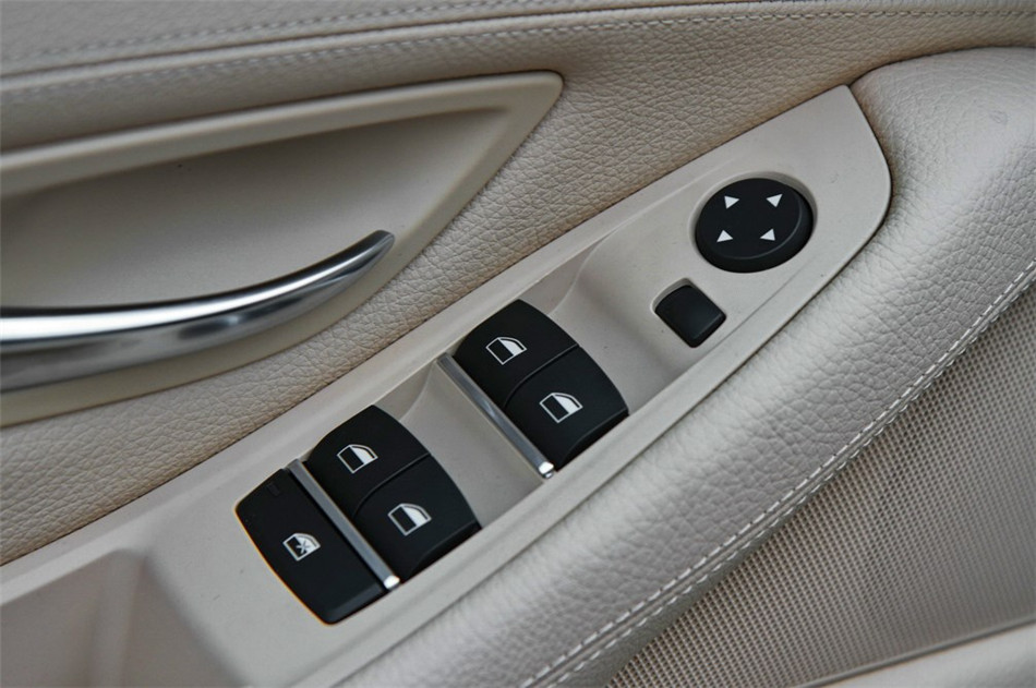 2013款 520i 2.0T AT 典雅型 座椅空间