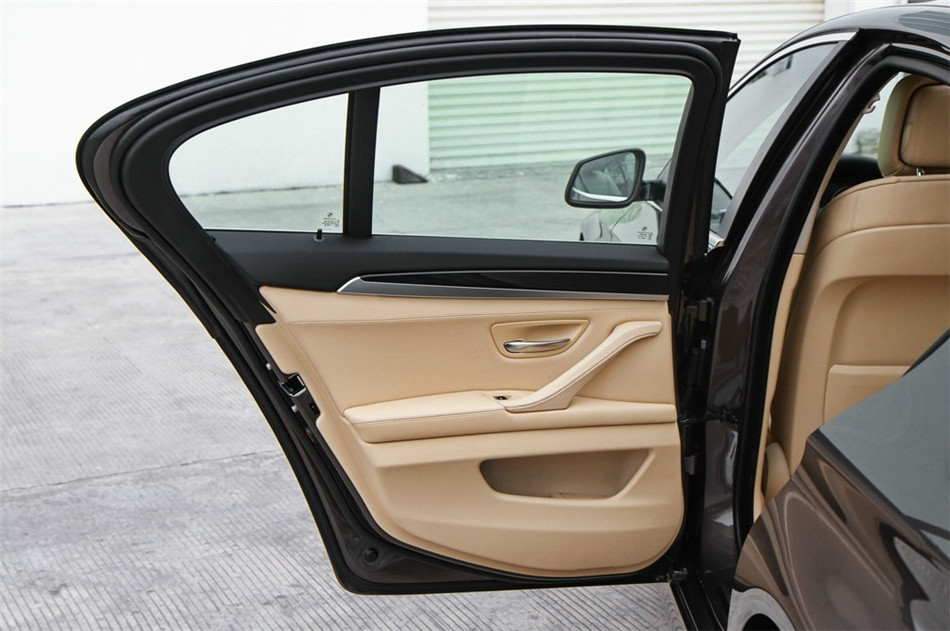 2013款 520i 2.0T AT 典雅型 座椅空间