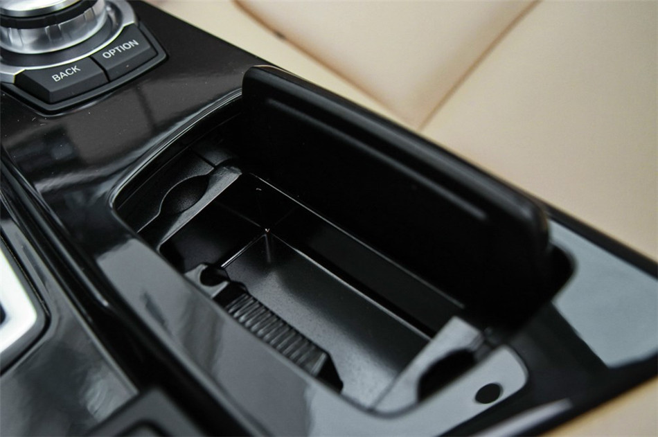 2013款 520i 2.0T AT 典雅型 座椅空间