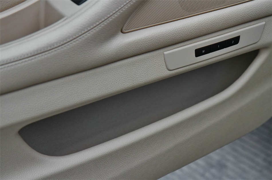 2013款 520i 2.0T AT 典雅型 座椅空间