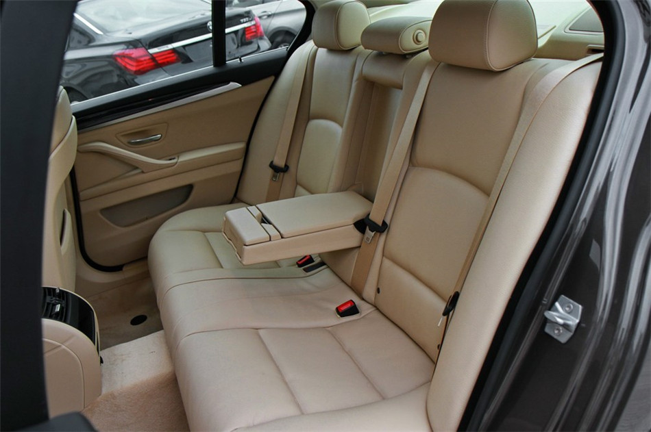 2013款 520i 2.0T AT 典雅型 座椅空间
