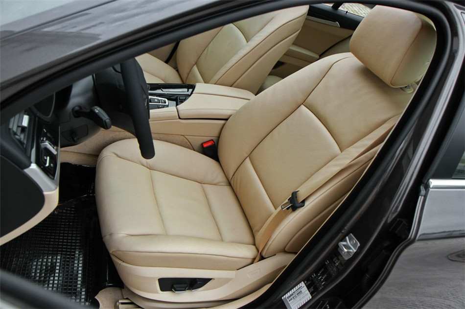 2013款 520i 2.0T AT 典雅型 座椅空间