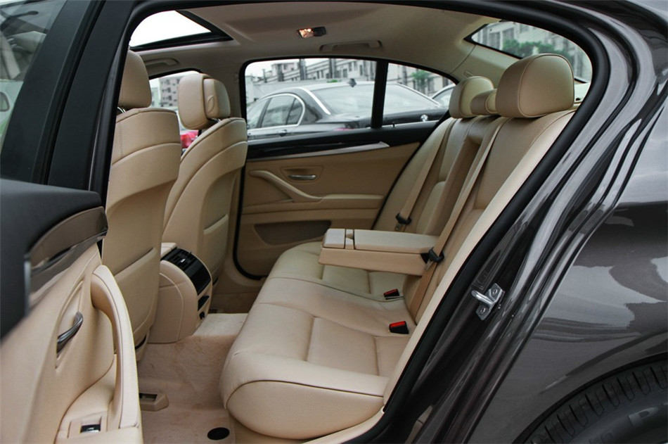 2013款 520i 2.0T AT 典雅型 座椅空间