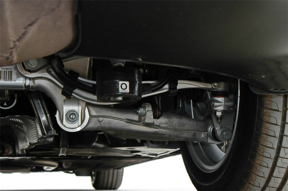 2013款 520i 2.0T AT 典雅型 引擎底盘