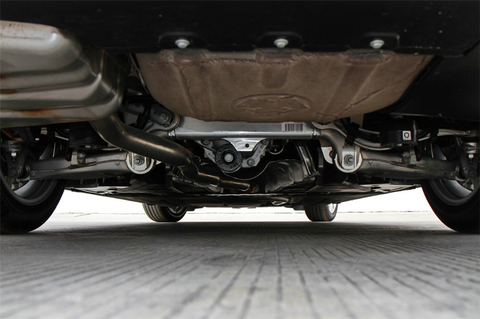 2013款 520i 2.0T AT 典雅型 引擎底盘