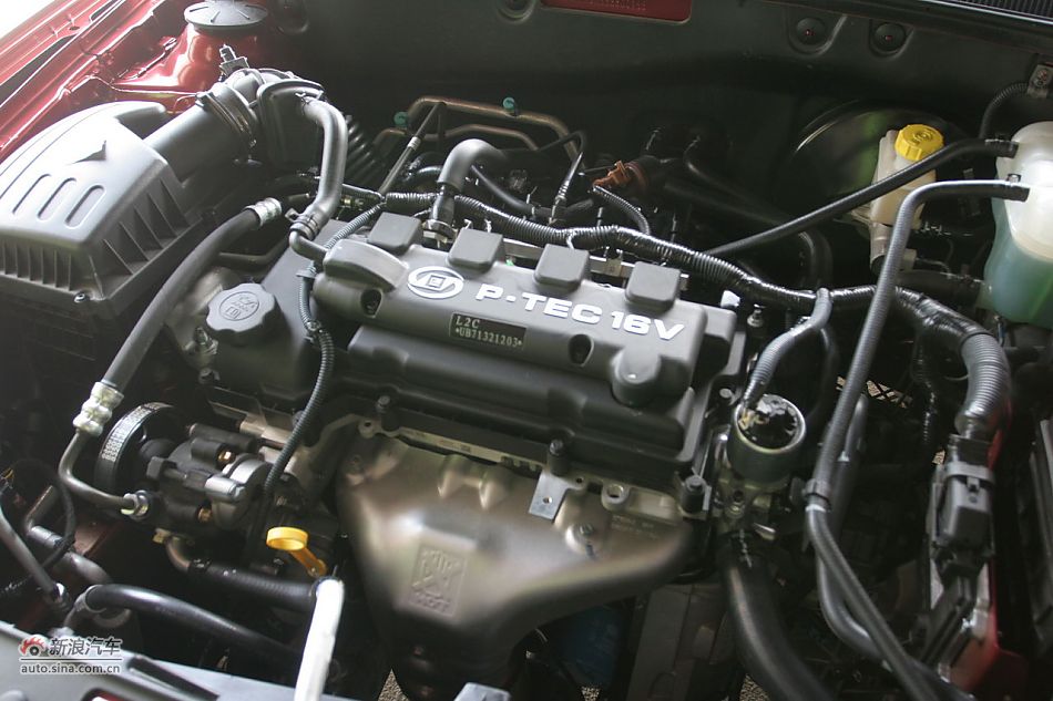 宝骏630 1.5L手动精英型发动机舱