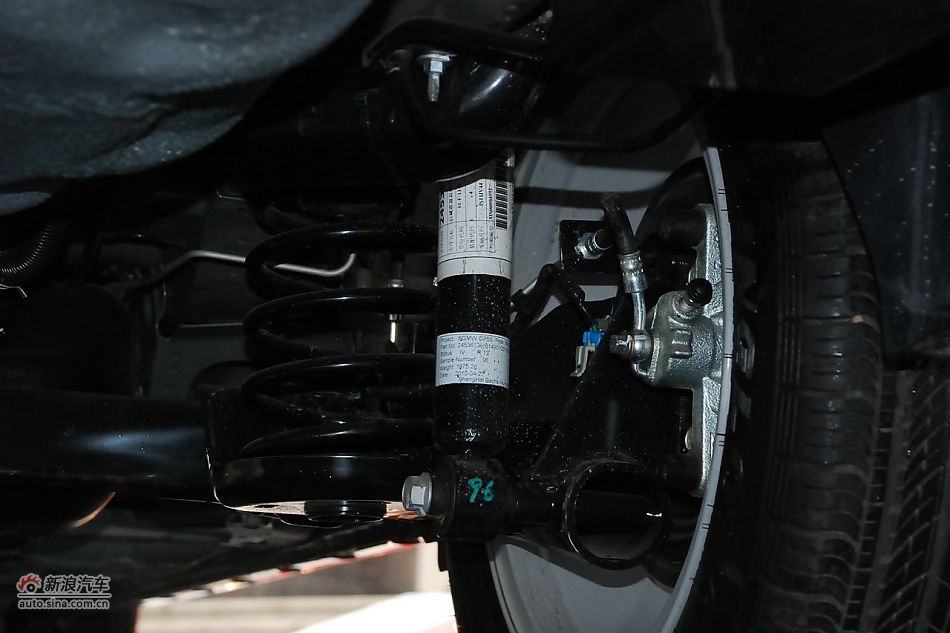 宝骏630底盘悬挂部分