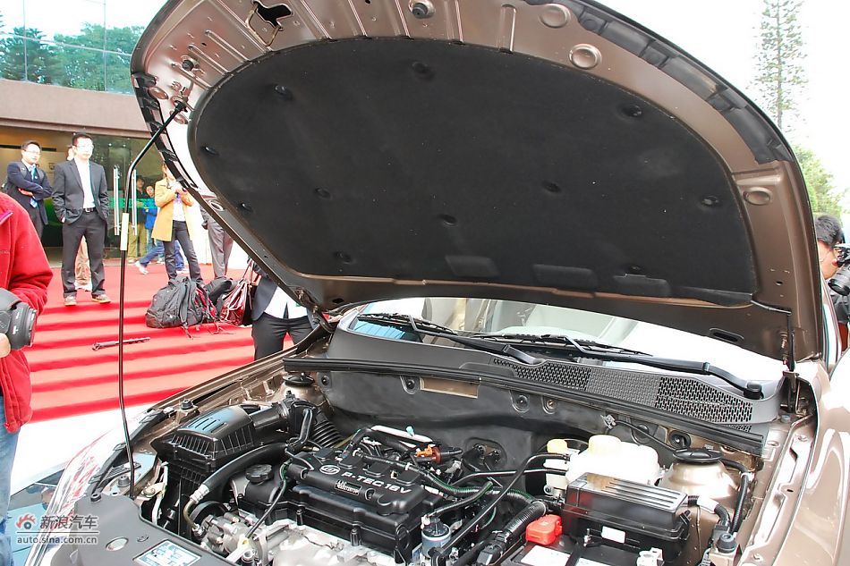 宝骏630发动机舱