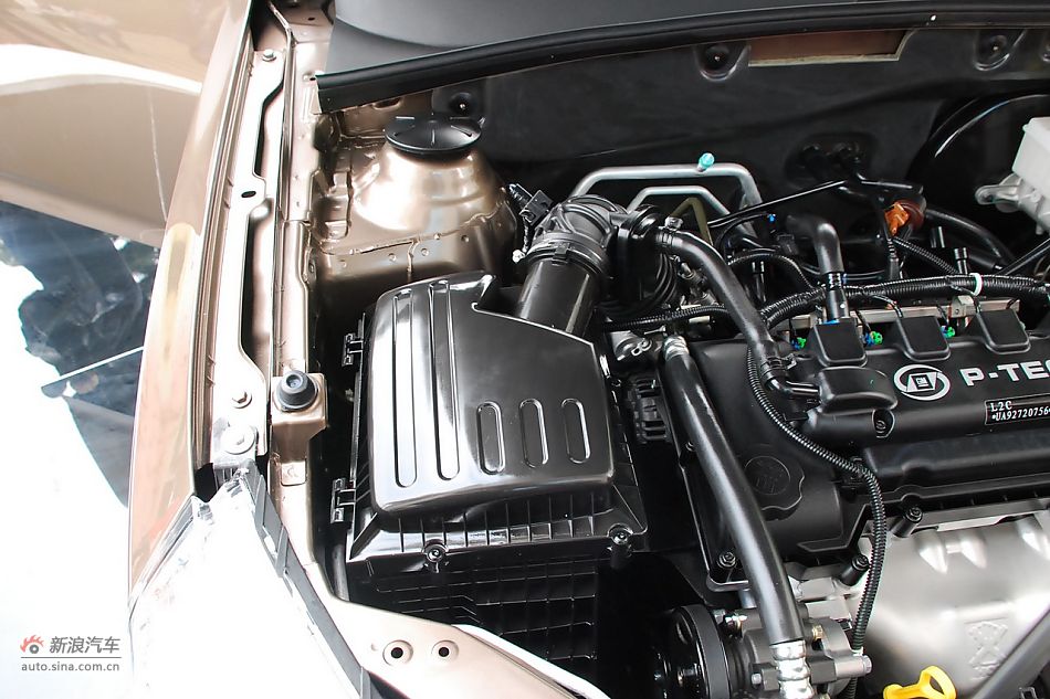 宝骏630发动机舱