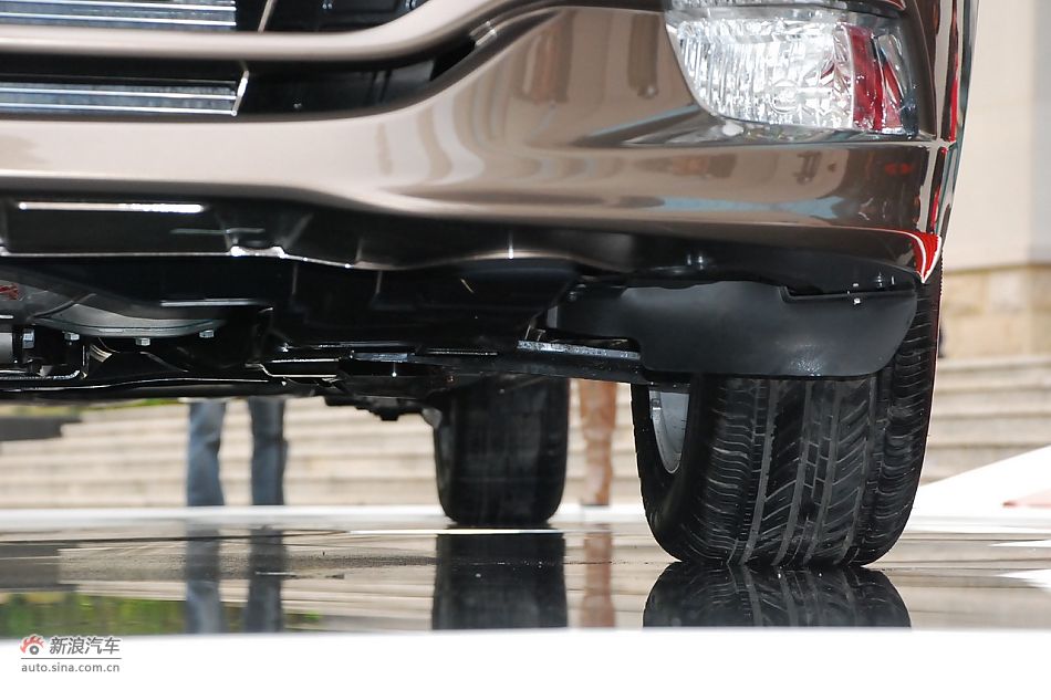 宝骏630底盘悬挂部分